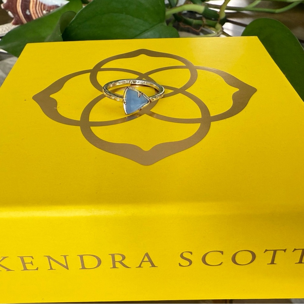 RARE & VINTAGE Kendra Scott Ring. Size 7. Blue translucent stone